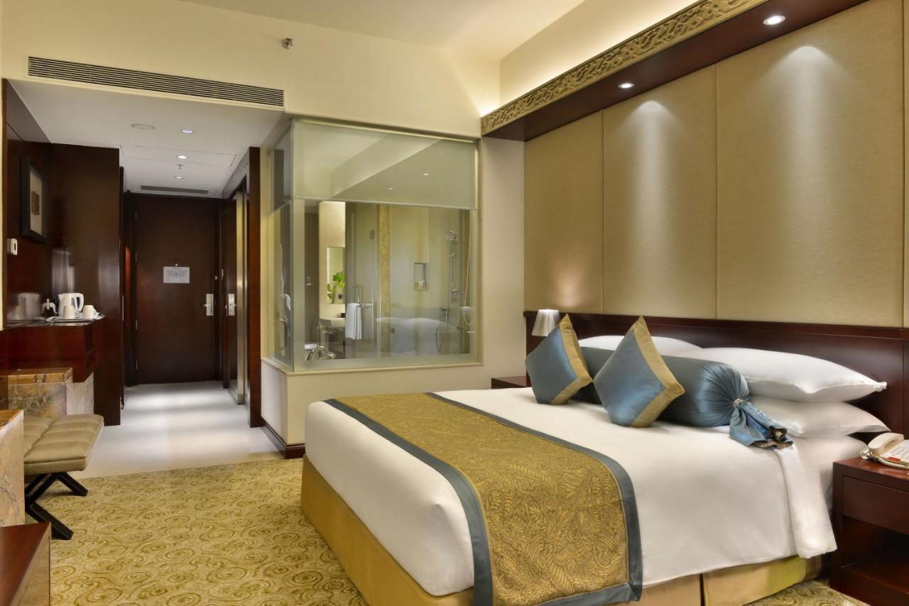 Crowne Plaza Ahmedabad City Centre By Ihg Exteriör bild