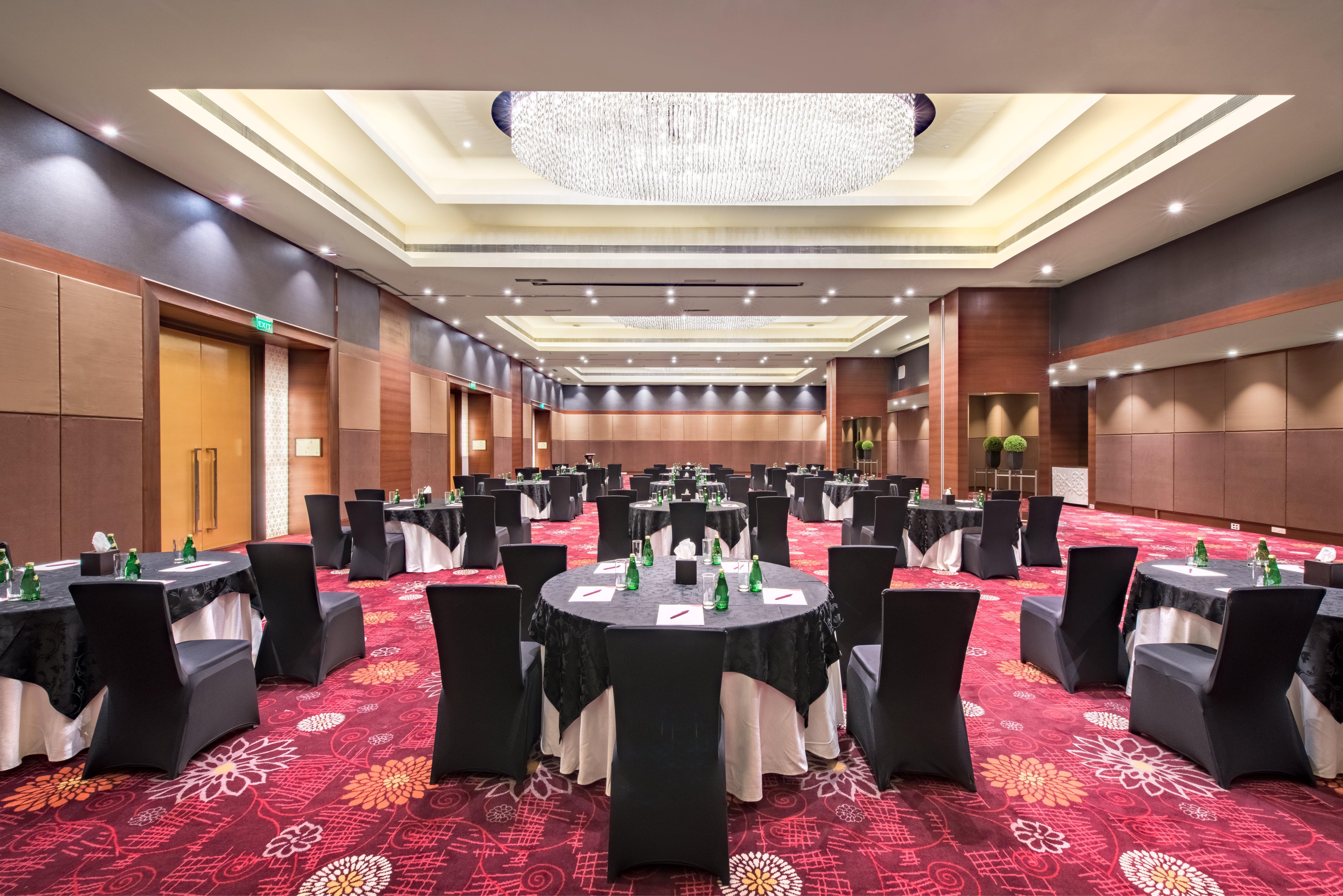 Crowne Plaza Ahmedabad City Centre By Ihg Exteriör bild