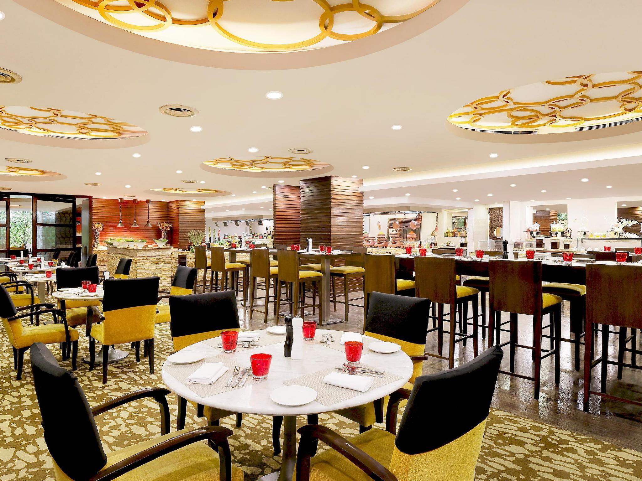 Crowne Plaza Ahmedabad City Centre By Ihg Exteriör bild