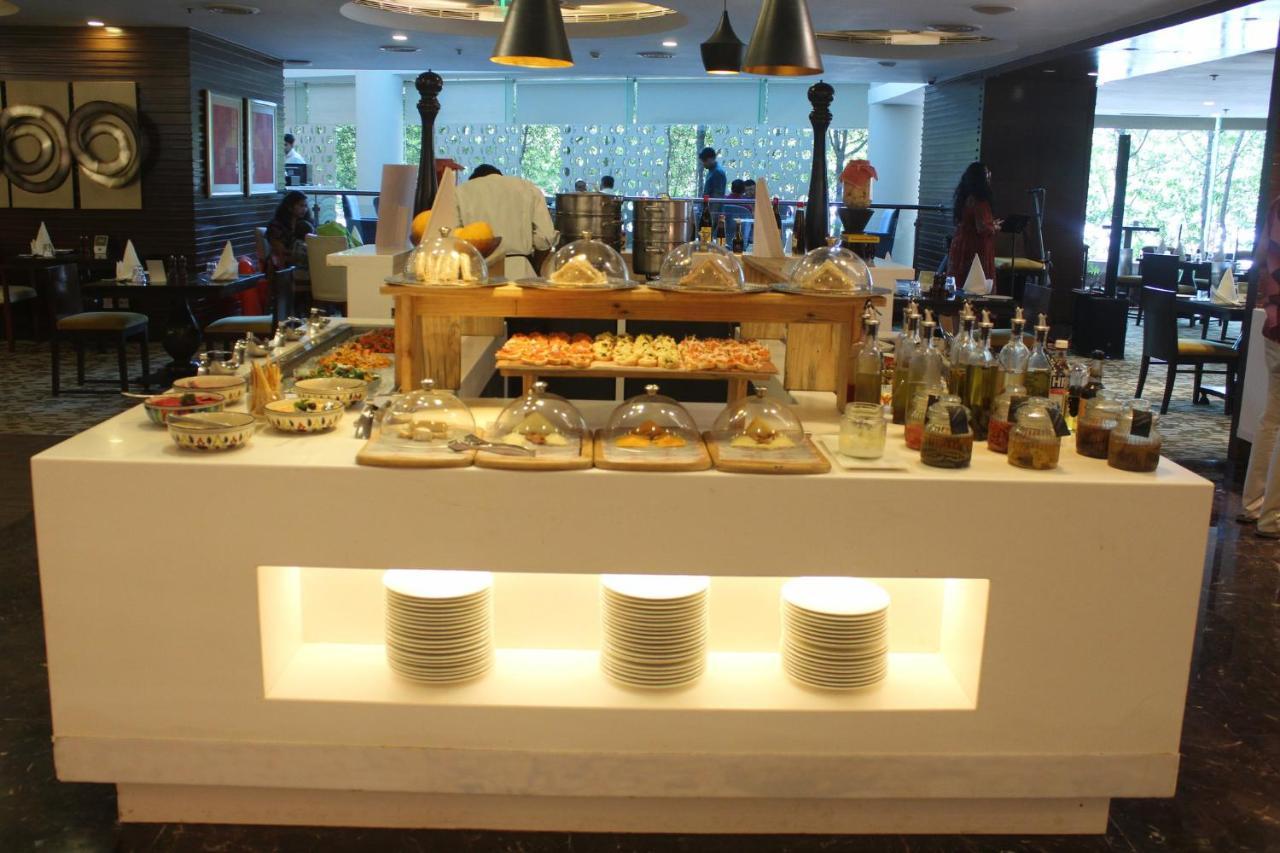 Crowne Plaza Ahmedabad City Centre By Ihg Exteriör bild