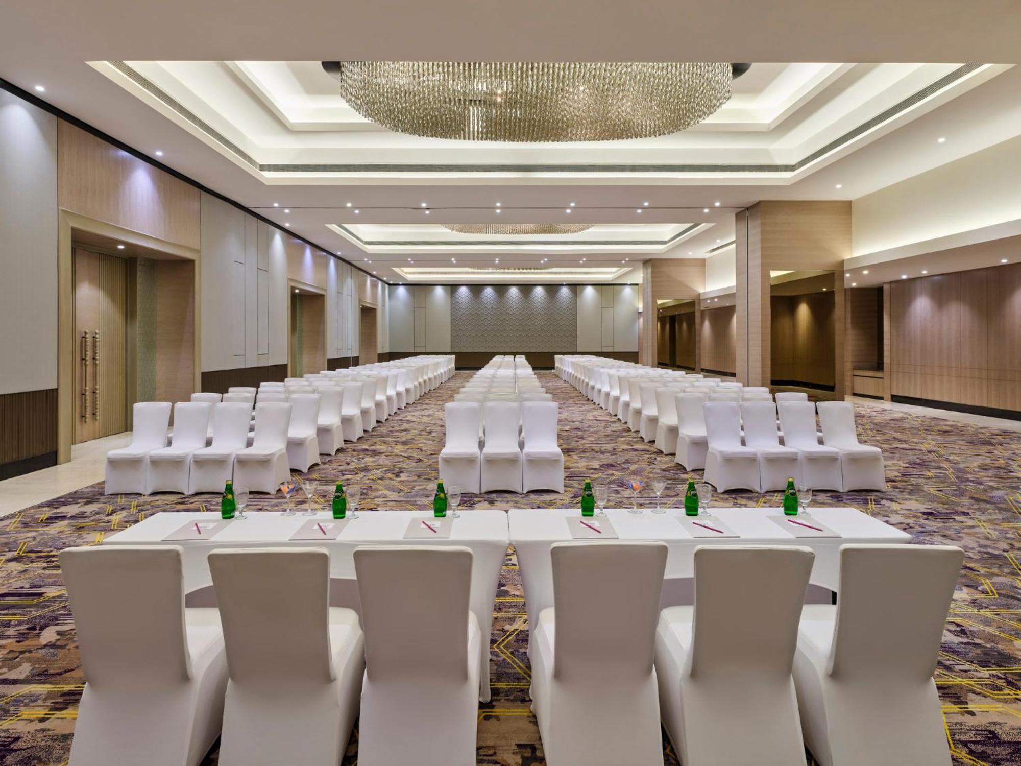 Crowne Plaza Ahmedabad City Centre By Ihg Exteriör bild