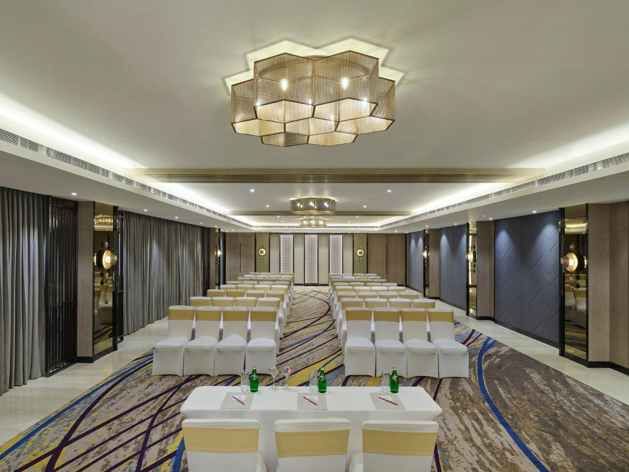 Crowne Plaza Ahmedabad City Centre By Ihg Exteriör bild