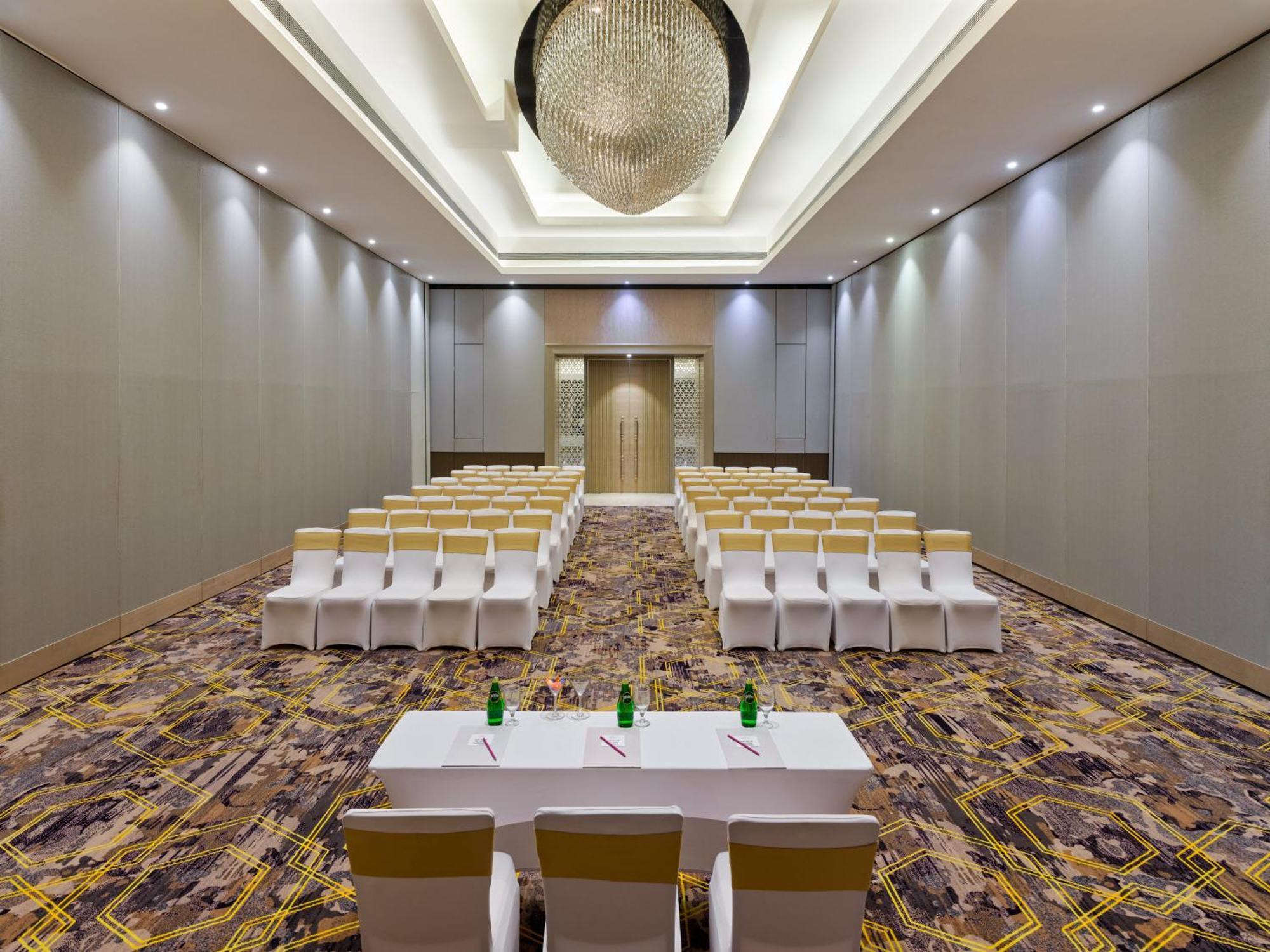 Crowne Plaza Ahmedabad City Centre By Ihg Exteriör bild