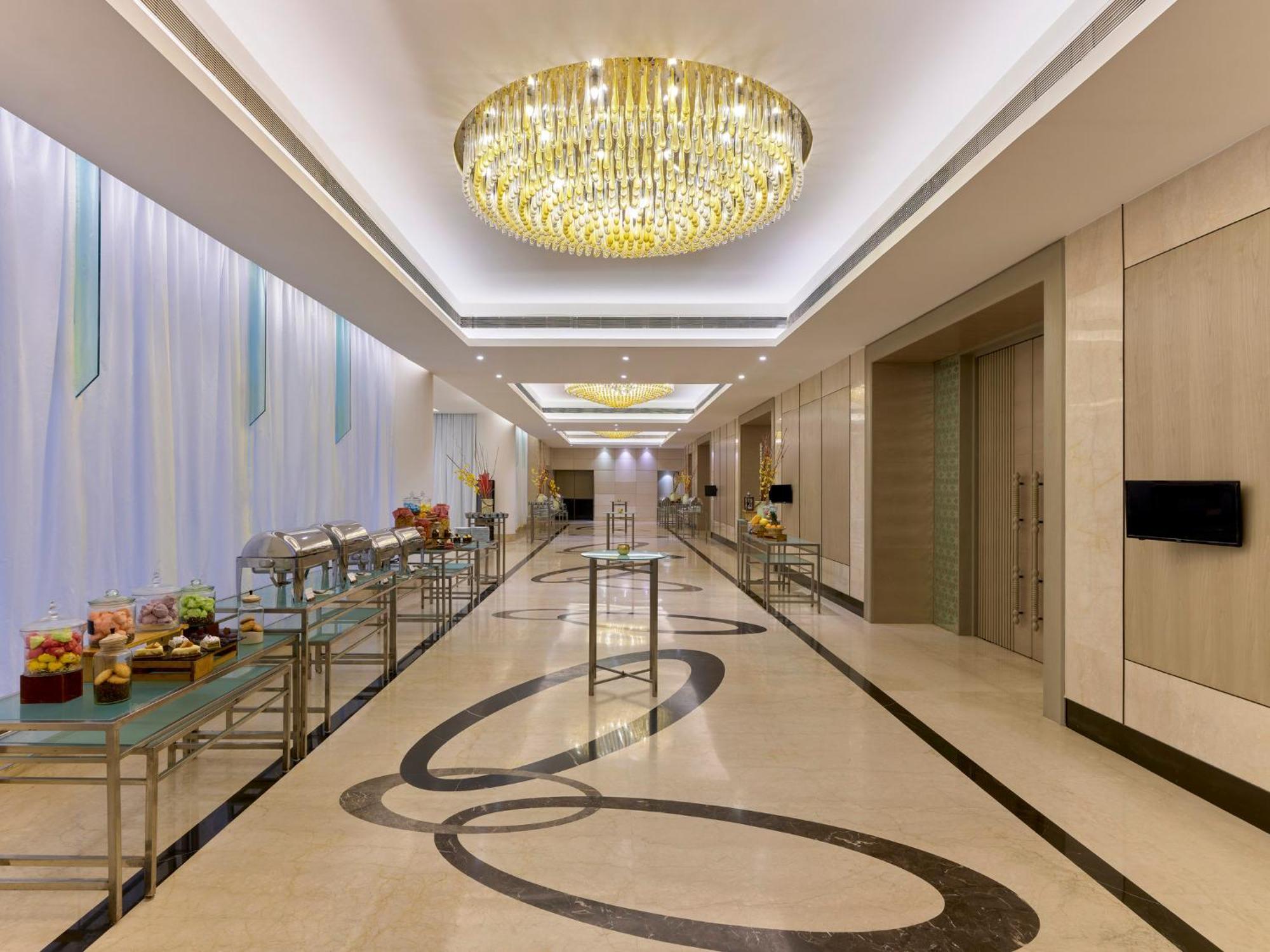 Crowne Plaza Ahmedabad City Centre By Ihg Exteriör bild