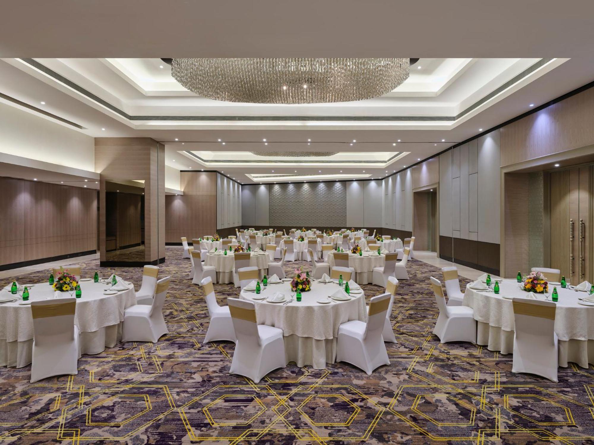 Crowne Plaza Ahmedabad City Centre By Ihg Exteriör bild